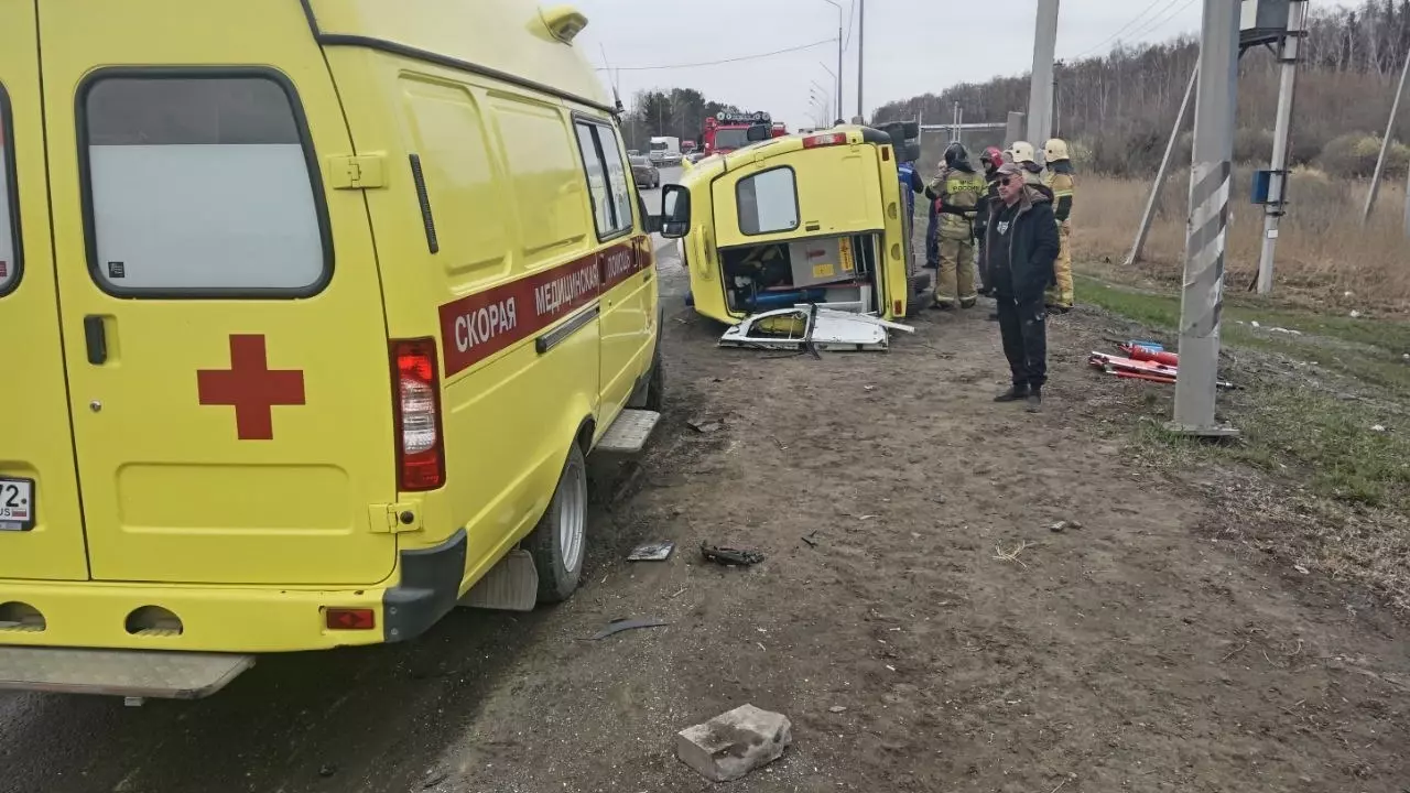 Пять человек пострадали в ДТП с машиной скорой помощи под Тюменью