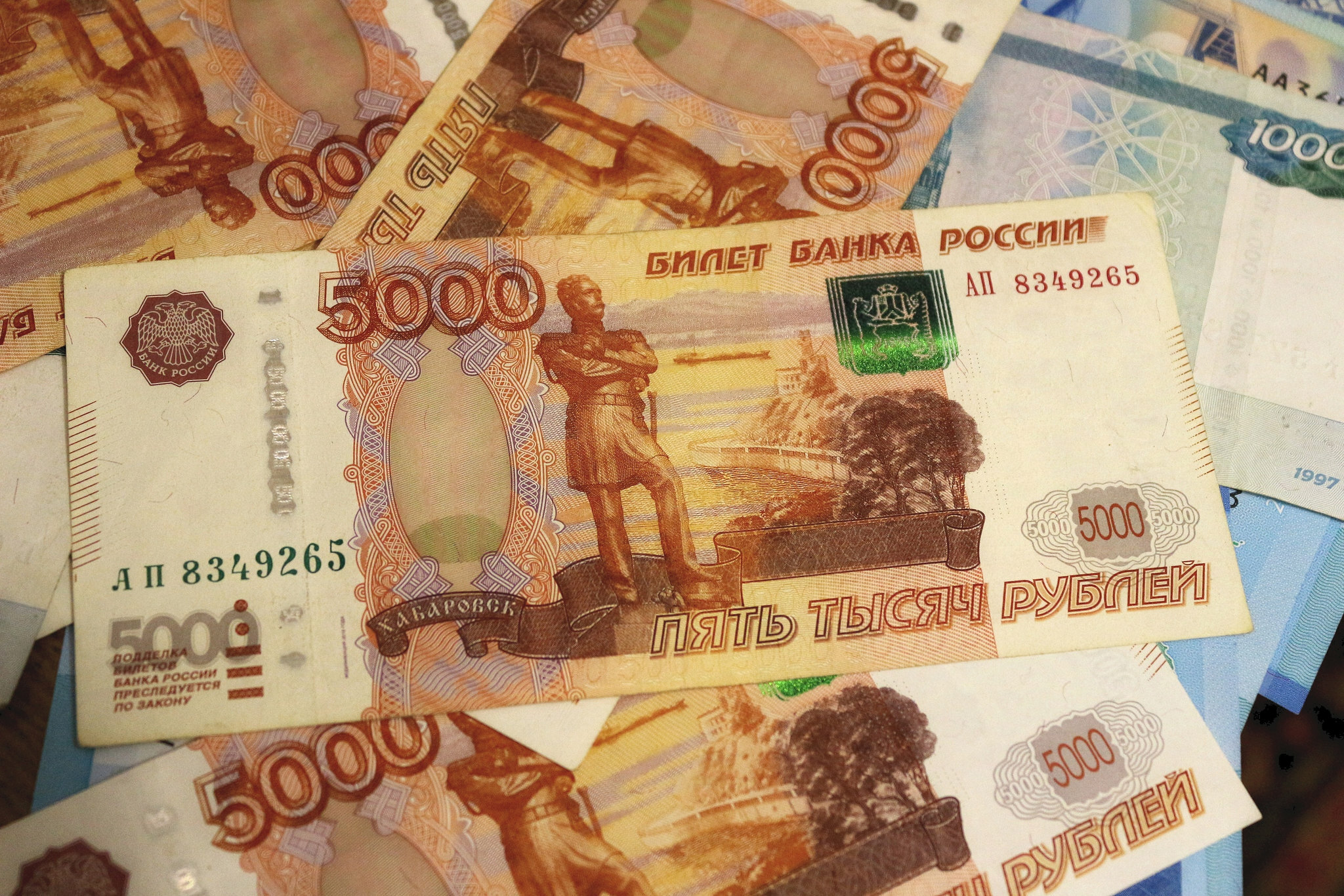 Тюменцы обогатили мошенника из поселка Боровский на четверть миллиона рублей