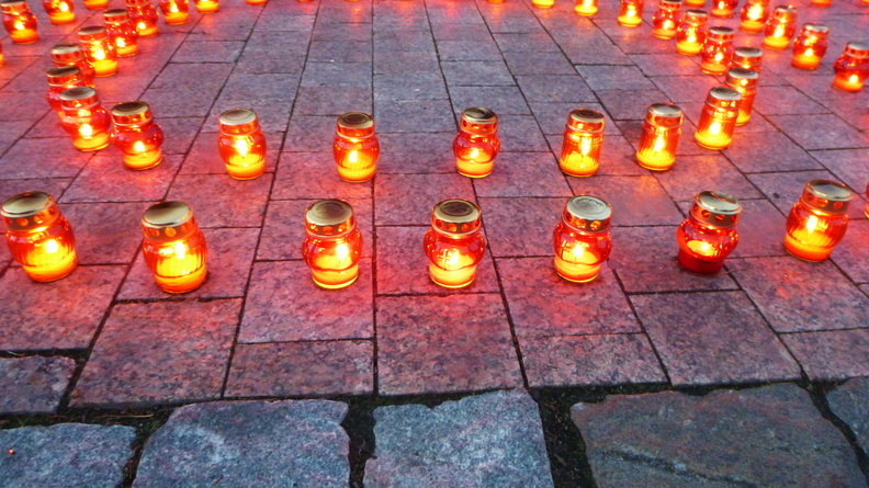 В Тюмени волонтеры зажгли «Свечу памяти».